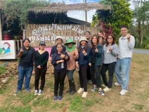 เข้าแก้ไขปัญหาแปลงทุเรียนที่ประสบปัญหาโรครากเน่าโคนเน่า และเข้าสาธิตการป้องกันกำจัดโดยใช้ชีวภัณฑ์ก้อนเห็ดเรืองแสงสิรินรัศมี และเห็ดเรืองแสงสิรินรัศมีสูตรเหลว