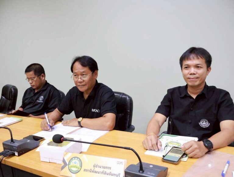 LINE_ALBUM_28 กถท (17.6.69) ประชุมคณะกรรมการฯ ศพก.แปลงใหญ่_260618_1