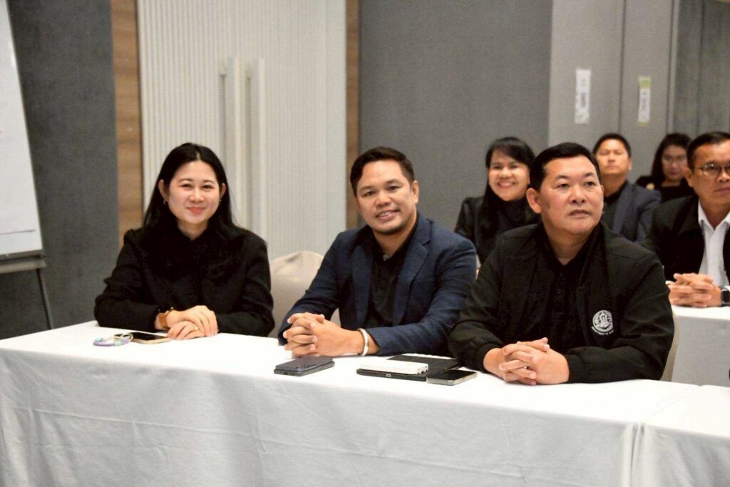 LINE_ALBUM_40 กถท (24.6.69) ร่วมประชุมจัดทำแผนฯ_260625_3