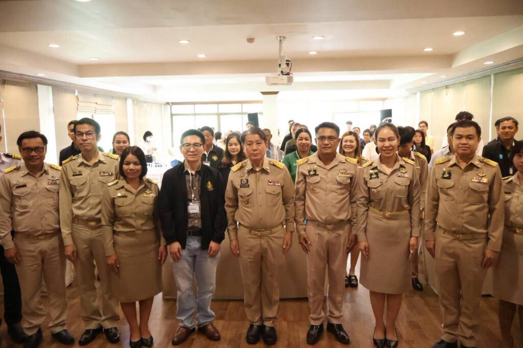 LINE_ALBUM_ฉ.2 กคบ.(3.8.69) เปิดหลักสูตรอาสาสมัครฝนหลวงฯ_260804_1