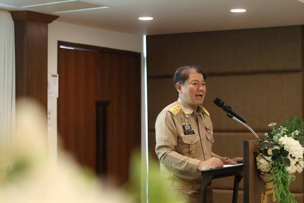 LINE_ALBUM_ฉ.2 กคบ.(3.8.69) เปิดหลักสูตรอาสาสมัครฝนหลวงฯ_260804_2