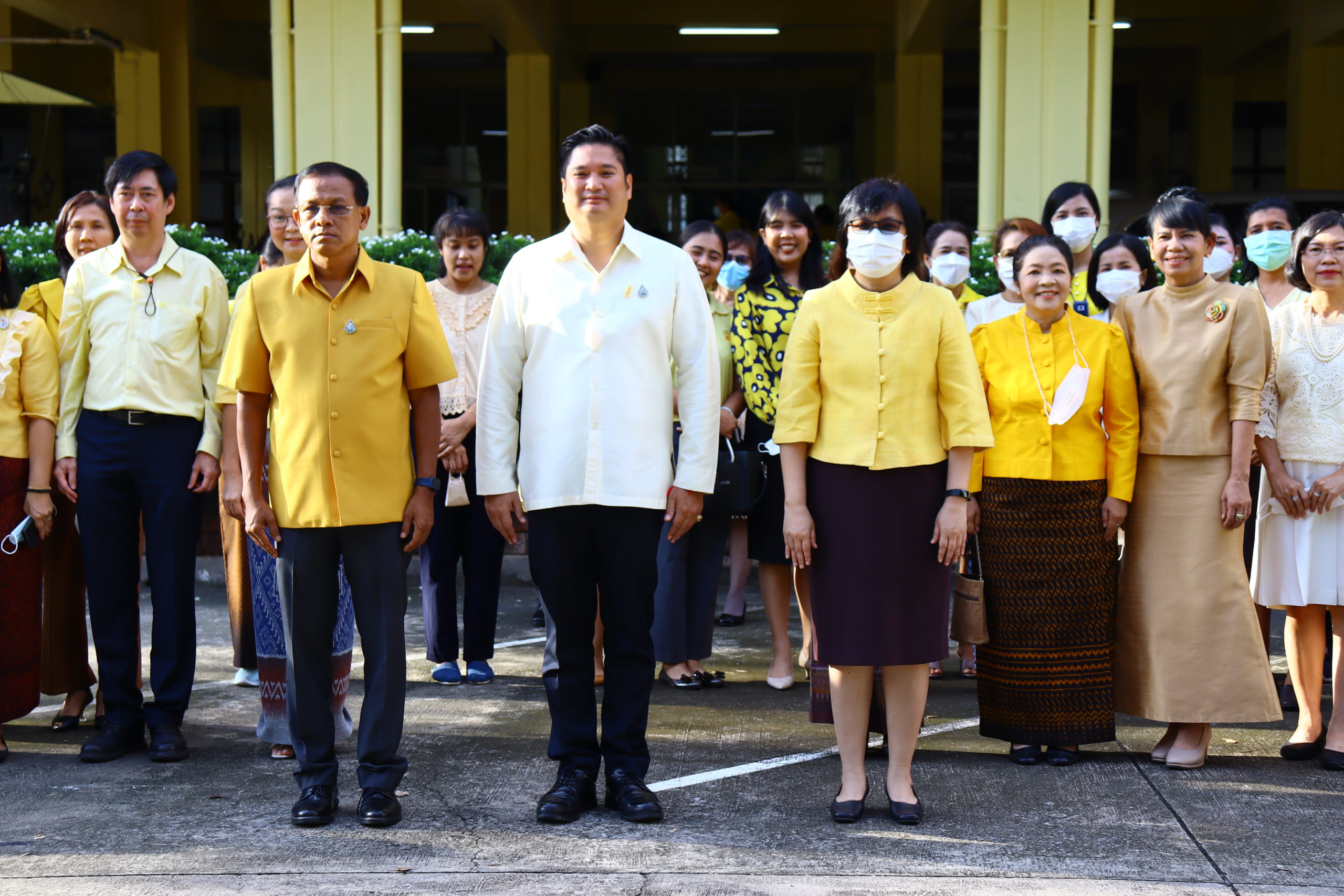พิธีทำบุญตักบาตรถวายเป็นพระราชกุศล พระบาทสมเด็จพระบรมชนกาธิเบศร มหาภูมิพลอดุลยเดชมหาราช บรมนาถบพิตร
