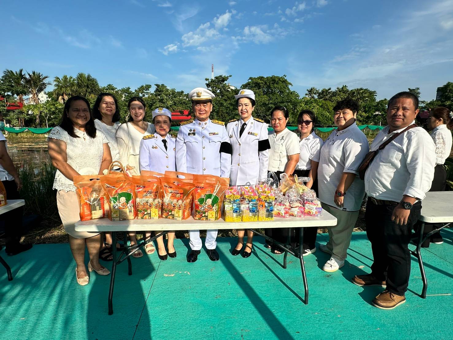 กองพัฒนาระบบและรับรองมาตรฐานสินค้าพืช เข้าร่วมพิธีทำบุญตักบาตรเนื่องในโอกาสวันคล้ายวันพระราชสมภพ พระบาทสมเด็จพระเจ้าอยู่หัว 28 กรกฎาคม 2569 ณ สวนเฉลิมพระเกียรติ 55 พรรษา กรมวิชาการเกษตร