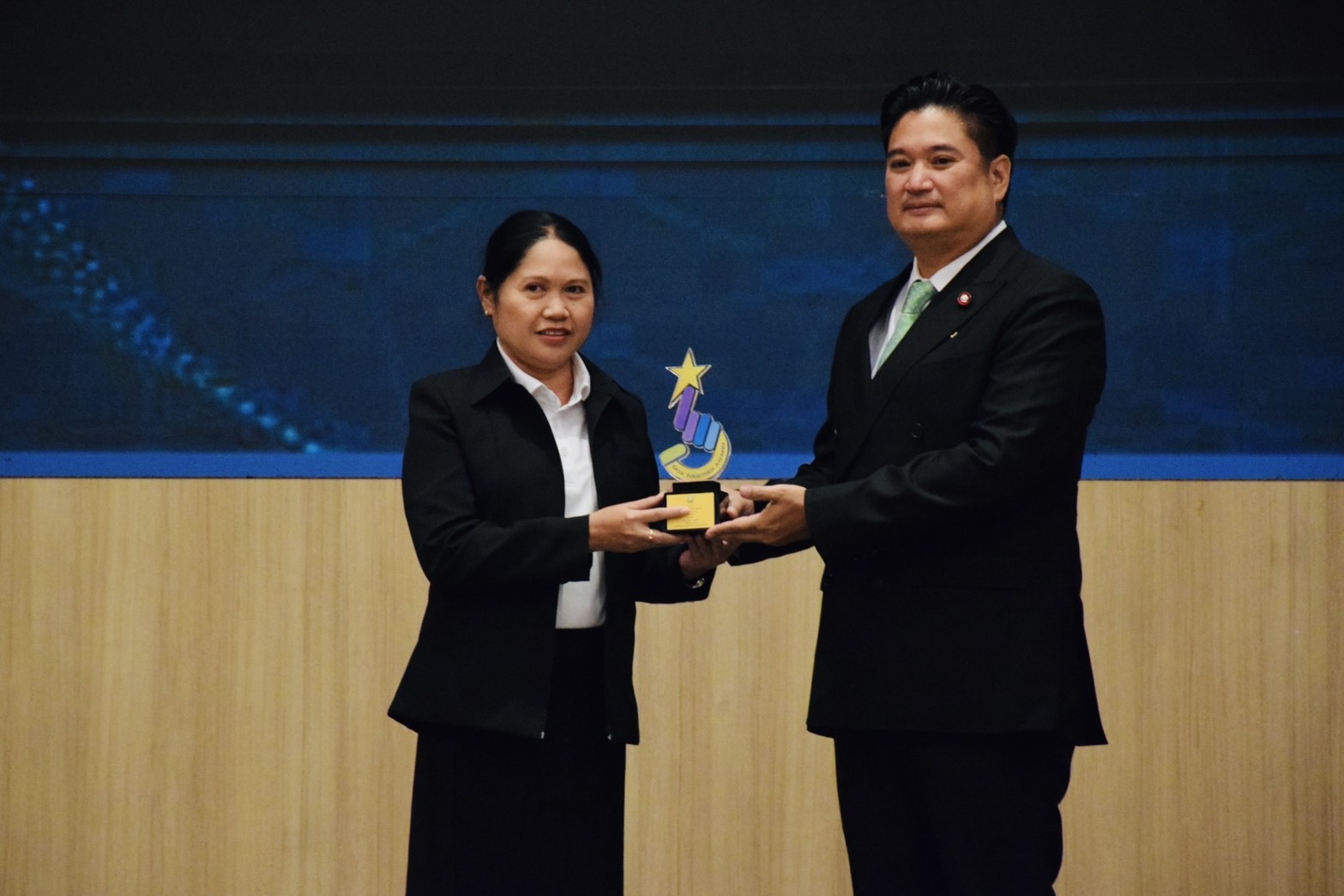 กองพัฒนาระบบและรับรองมาตรฐานสินค้าพืช ขอแสดงความยินดี กับบุคลากรของหน่วยงานที่ได้รับรางวัล DOA Together