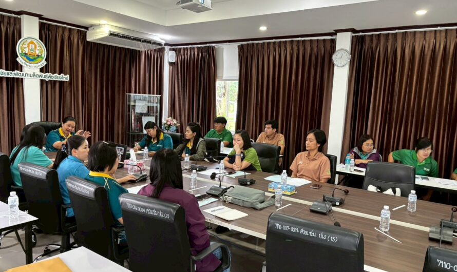 วันที่ 15 ตุลาคม 2568 นางสาวนิภาภรณ์ พรรณรา ผู้อำนวยการ  กองวิจัยพัฒนาเมล็ดพันธุ์พืช เป็นประธานคณะทำงานร่วมหารือ      เพื่อปฏิบัติงานในการติดตาม การจัดทำระบบคุณภาพ เพื่อเข้าสู่การขอรับรองห้องปฏิบัติการตรวจสอบคุณภาพเมล็ดพันธุ์ตาม มาตราฐาน ISO/IEC 17025:2017 ของห้องปฏิบัติการตรวจสอบคุณภาพ    เมล็ดพันธุ์ กลุ่มพัฒนาระบบตรวจสอบและรับรองคุณภาพเมล็ดพันธุ์ (กตม.) และศูนย์วิจัยและพัฒนาเมล็ดพันธุ์พืชขอนแก่น และการจัดการเครื่องมือ การอ่านใบรับรองผล และการประเมินผลการสอบเทียบ     ณ ห้องประชุมตึกอำนวยการ ศูนย์วิจัยและพัฒนาเมล็ดพันธุ์พืชเชียงใหม่