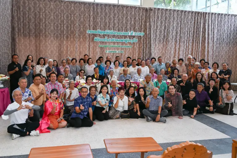 รองอธิบดีกรมวิชาการเกษตร เข้าร่วมกิจกรรมชมรมอาวุโสกรมวิชาการเกษตร รดน้ำขอพรผู้สูงอายุ เนื่องในประเพณีวันสงกรานต์ ประจำปี 2569