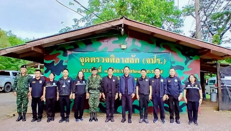 เลขาฯ รมว.กษ. ผนึกกำลัง อธิบดีกรมวิชาการเกษตร ลงพื้นที่ระนอง ตรวจเข้มด่าน จปร.สกัดการลักลอบนำผ่านยางพาราออกจากเขตควบคุม ยกระดับมาตรการควบคุม ปกป้องราคายางไทย